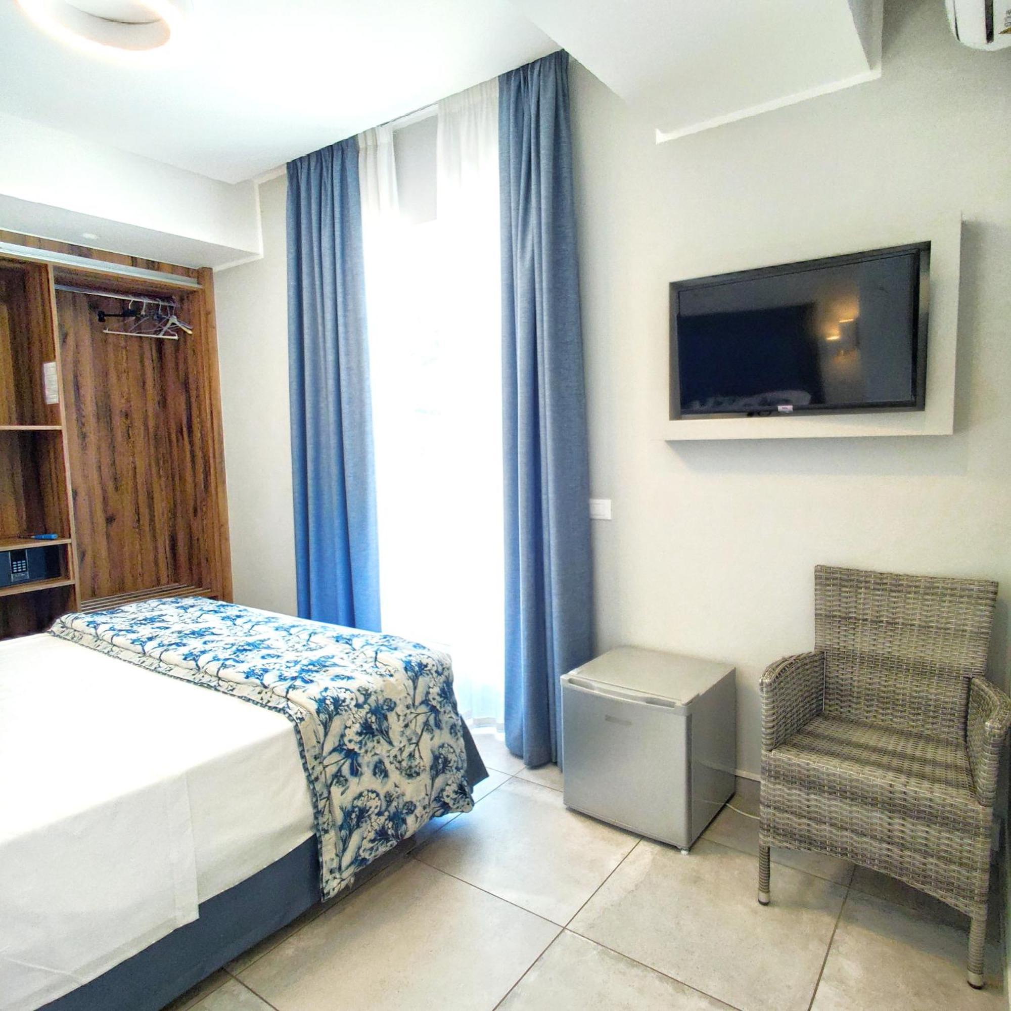Piccolo Hotel Террачина Екстер'єр фото