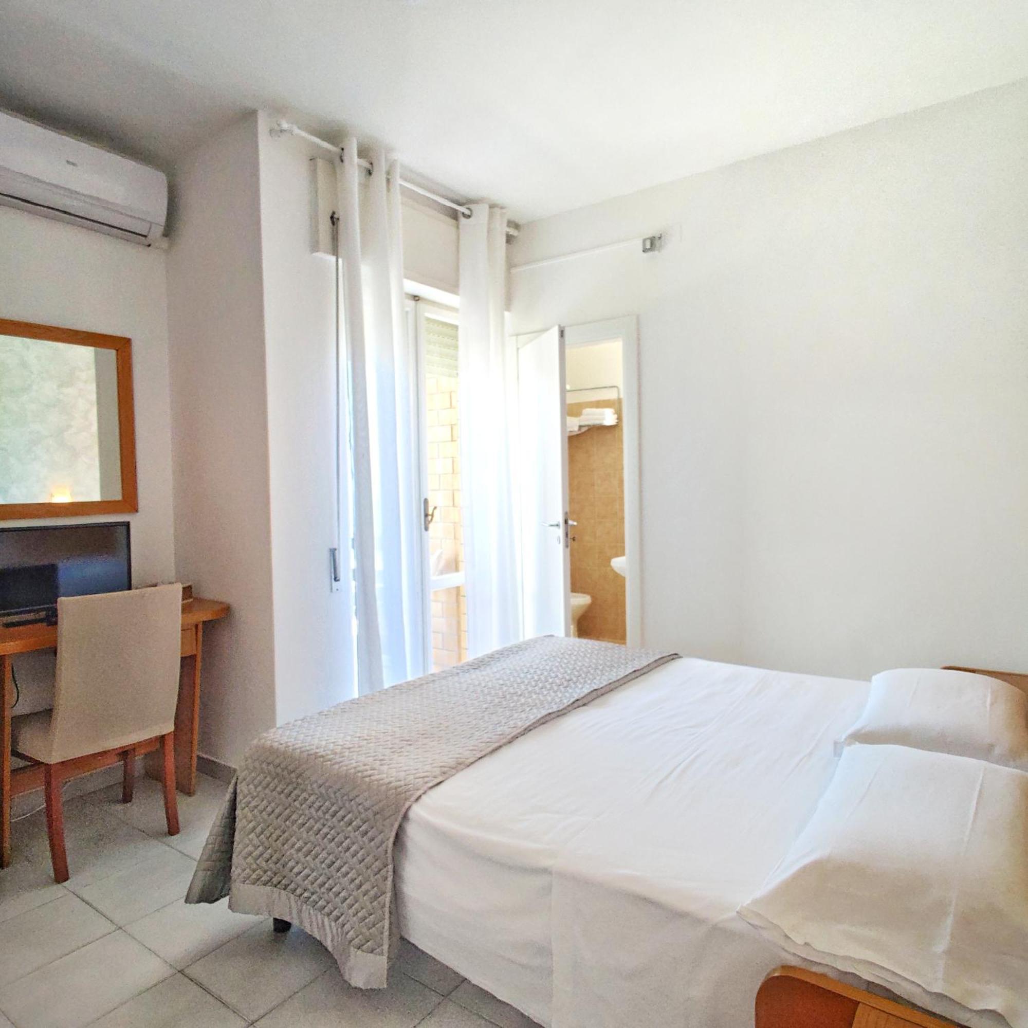 Piccolo Hotel Террачина Екстер'єр фото